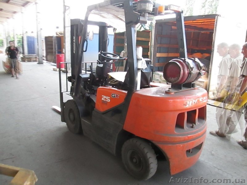 Погрузчики в аренду Запорожье, Херсон, Николаев, Днепропетровск, Киев и др. - <ro>Изображение</ro><ru>Изображение</ru> #1, <ru>Объявление</ru> #1225884