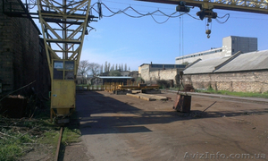 сдам открытую площадку оборудованную краном