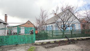 Продам дом с участком в центре с. Новоалександровка.
