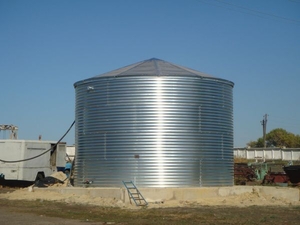 Большие емкости для хранения жидкостей 