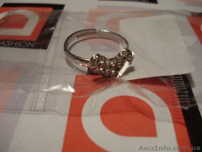 Колечко в виде сердечка инкрустированное камешками - <ro>Изображение</ro><ru>Изображение</ru> #2, <ru>Объявление</ru> #1459143