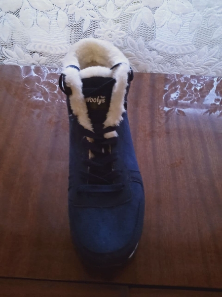 Продаю ботинки на меху - <ro>Изображение</ro><ru>Изображение</ru> #1, <ru>Объявление</ru> #1720700